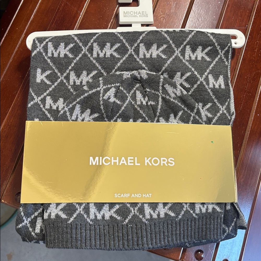 Michael Kors Charcoal & Diamond Metallic logo scarf hat Set